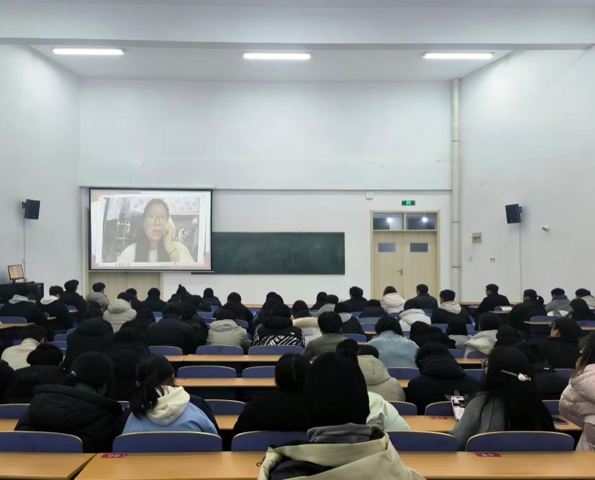 会议室里的人们AI 生成的内容可能不正确。